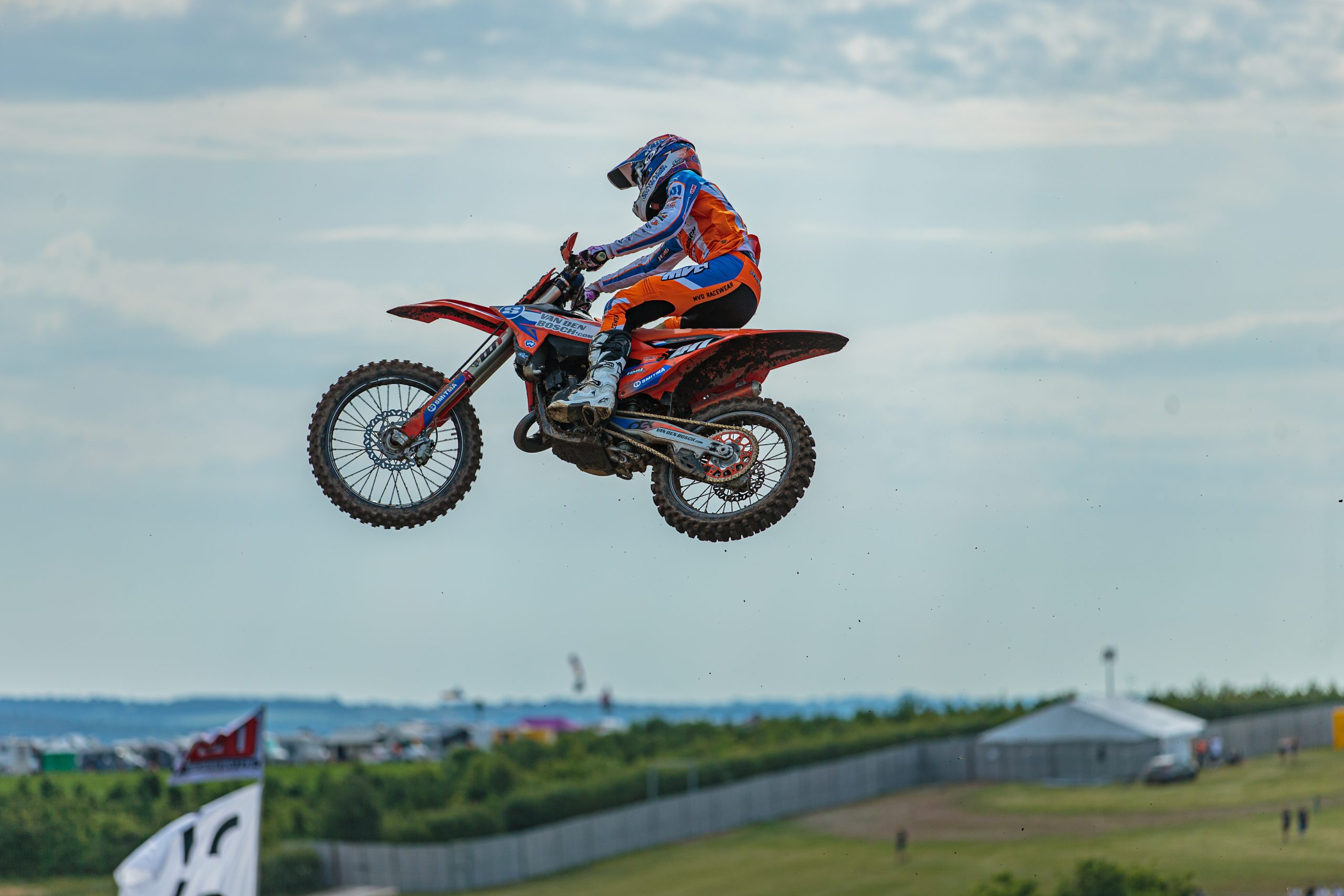 Leerzame EMX125 wedstrijd in Engeland voor Dex van den Broek