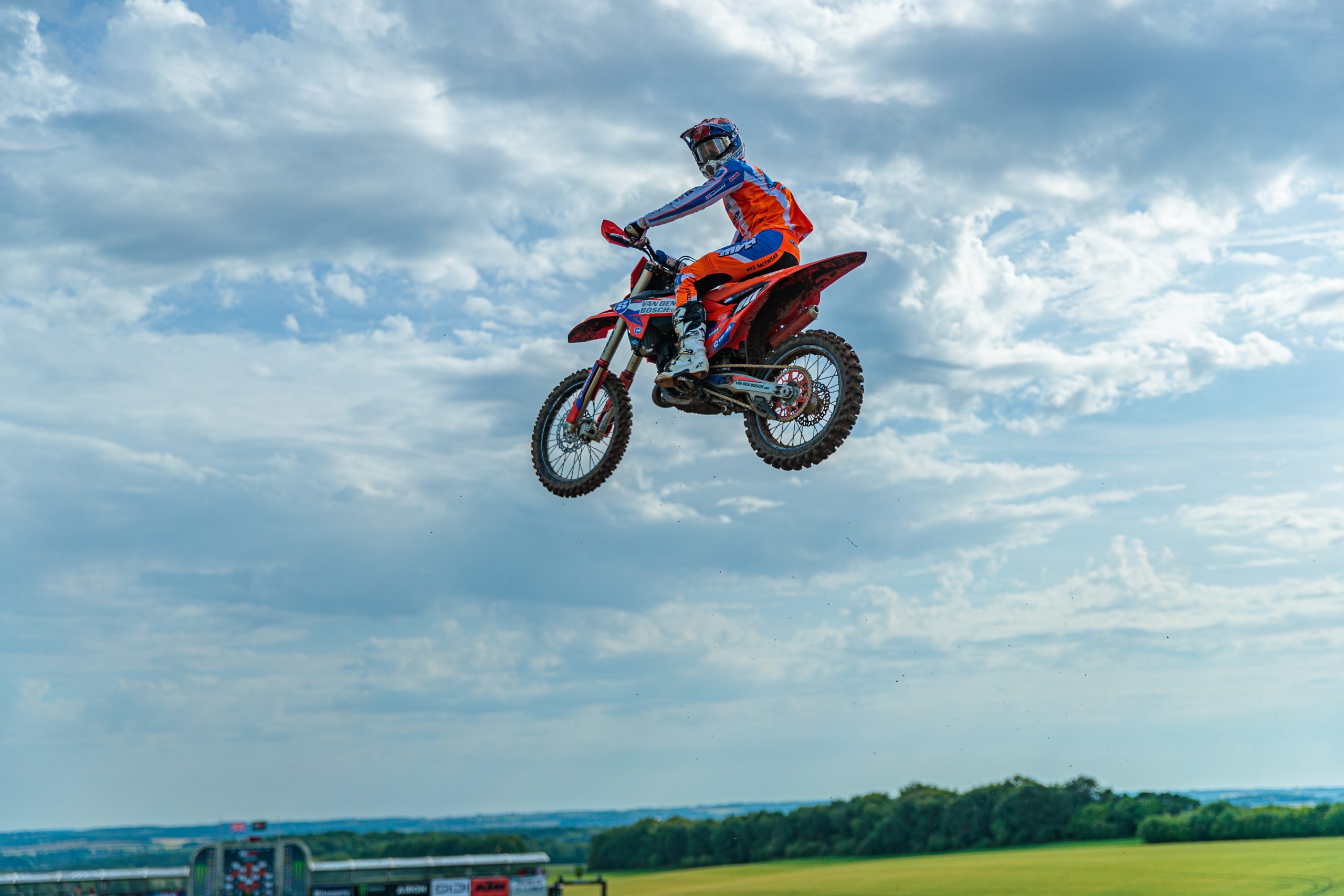 Leerzame EMX125 wedstrijd in Engeland voor Dex van den Broek
