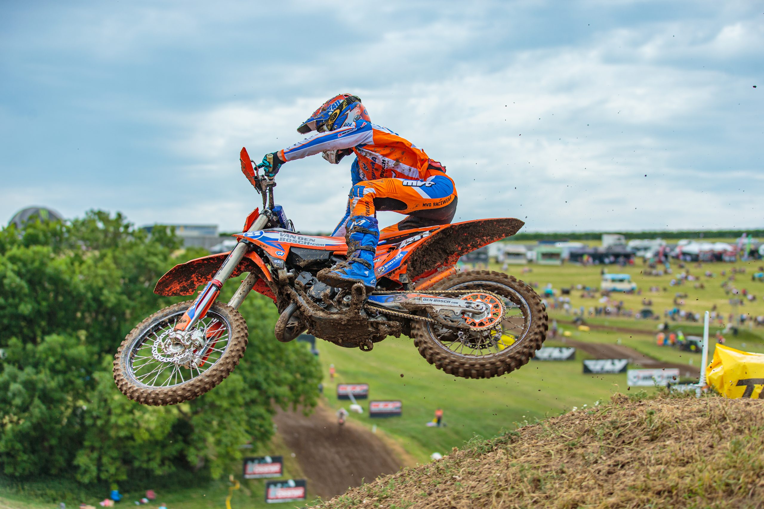 Leerzame EMX125 wedstrijd in Engeland voor Dex van den Broek