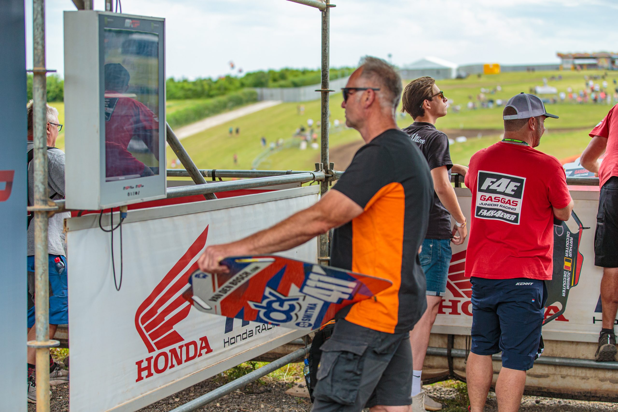 Leerzame EMX125 wedstrijd in Engeland voor Dex van den Broek
