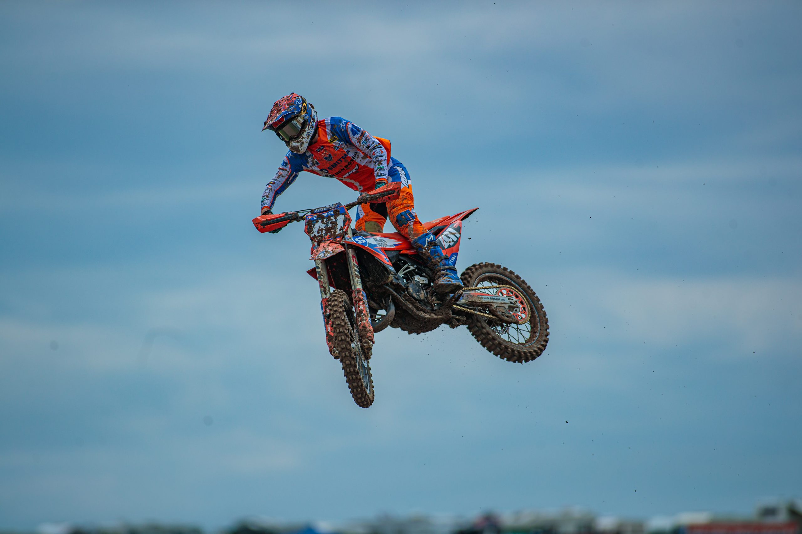 Leerzame EMX125 wedstrijd in Engeland voor Dex van den Broek