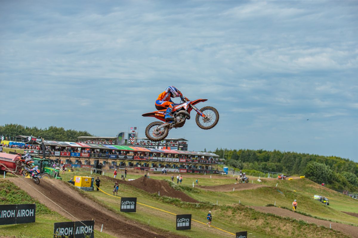 Leerzame EMX125 wedstrijd in Engeland voor Dex van den Broek