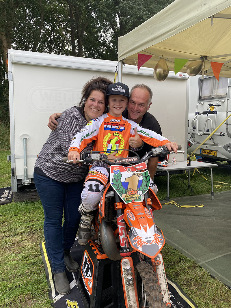 Dex van den Broek ongeslagen naar de titel!