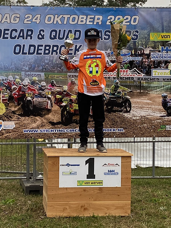 Dex van den Broek ongeslagen naar de titel!