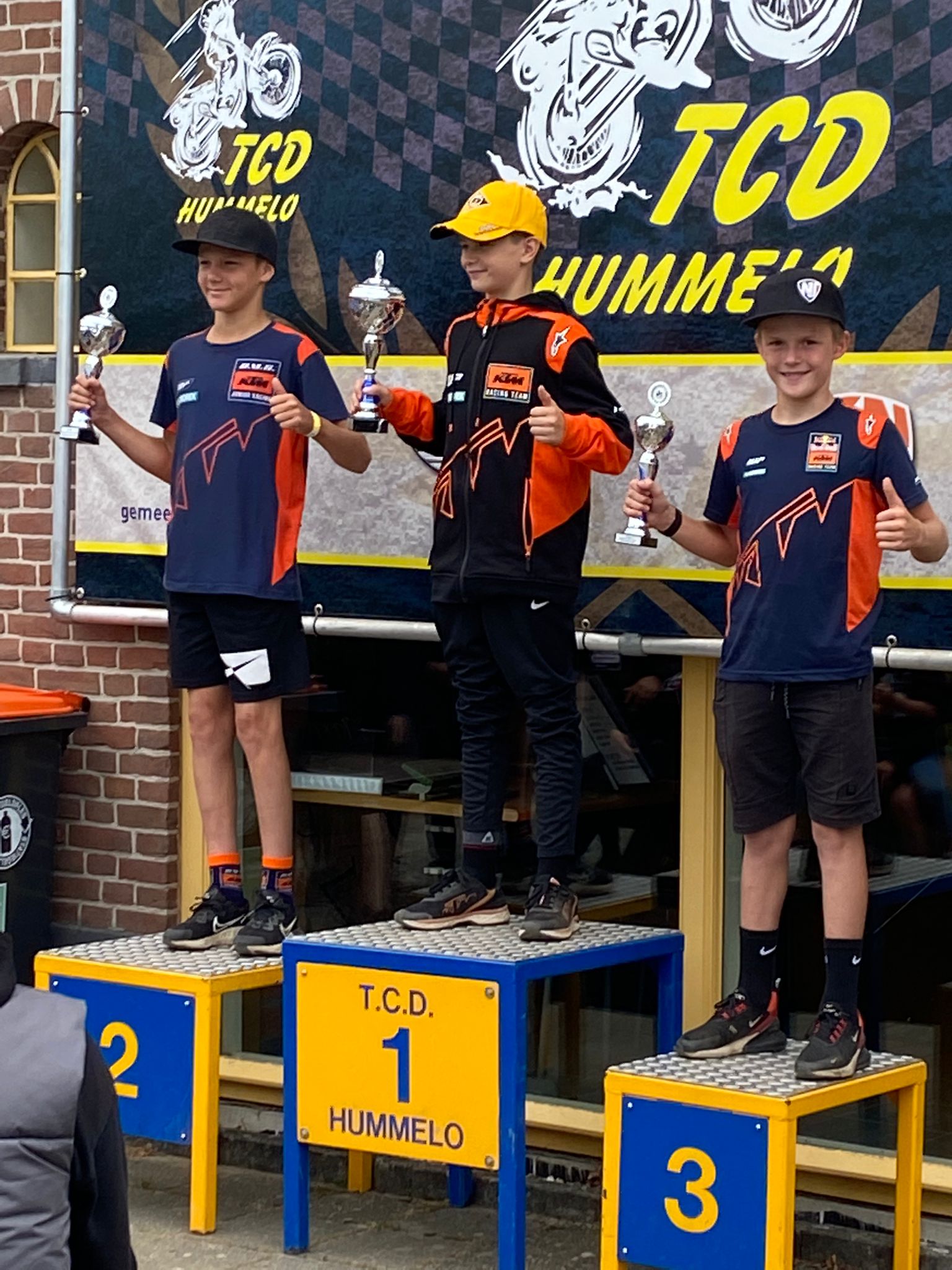 Dex van den Broek pakt eerste manchezege en podium in het ONK 85cc grote wielen in Hummelo